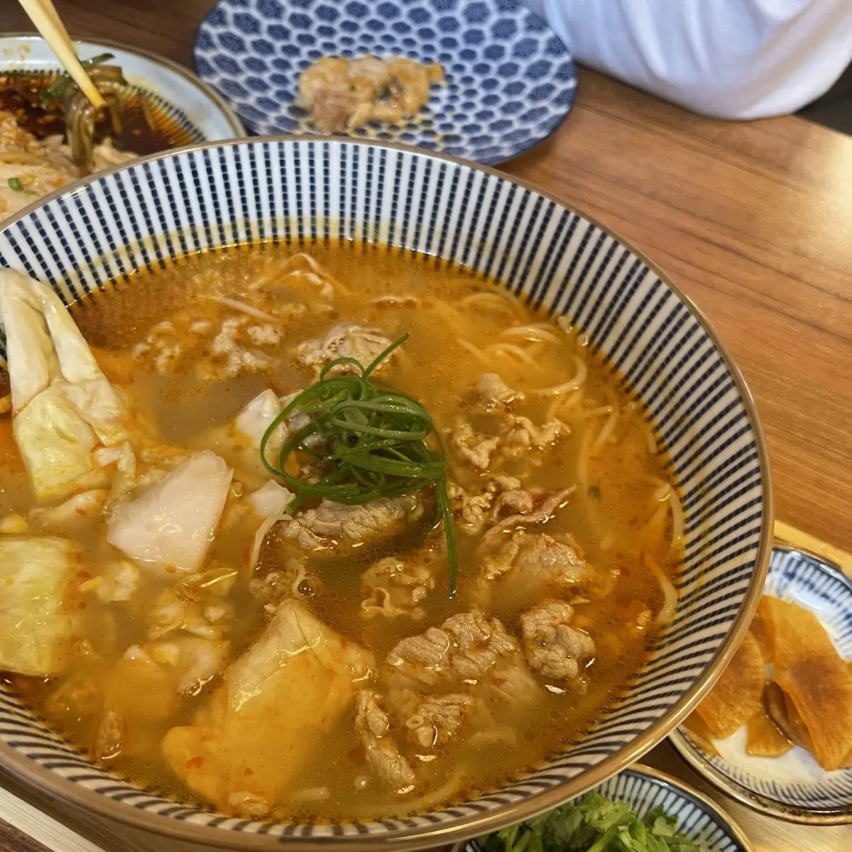 酸汤肥牛米线